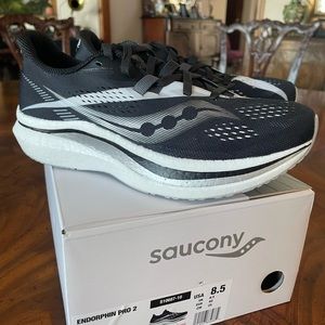Saucony endorphin pro 2 racing shoe, NIB, size 8.5